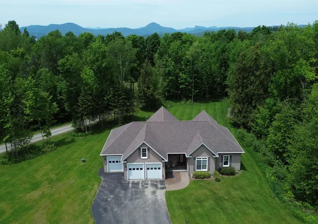 Photo 1 of Single family home for sale at 905 Dairninaka Dr, Newport, VT 05855 | MLS# 5094161 | Listing updated on 2026-08-27