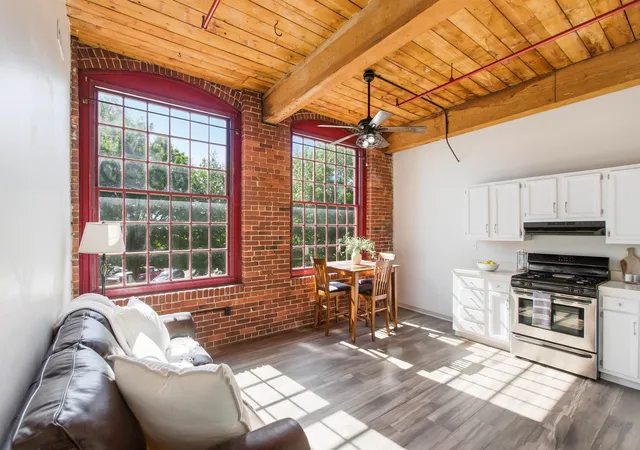 Homes for sale in Manchester, NH | 470 Silver St #209, Manchester, NH 03103 | MLS# 5094244