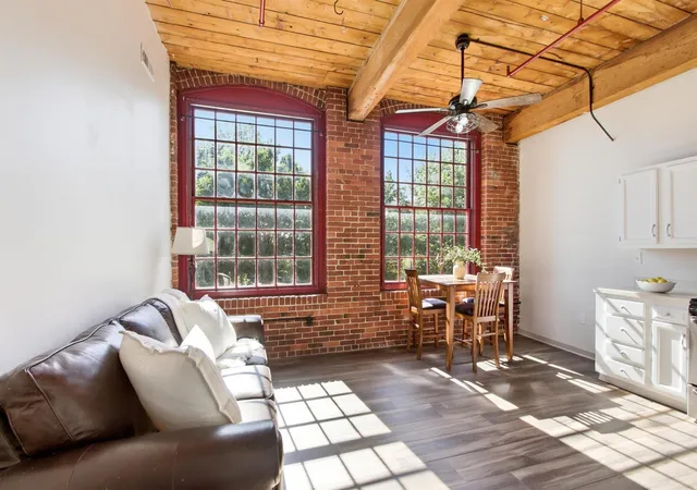 Homes for sale in Manchester, NH | 470 Silver St #209, Manchester, NH 03103 | MLS# 5094244