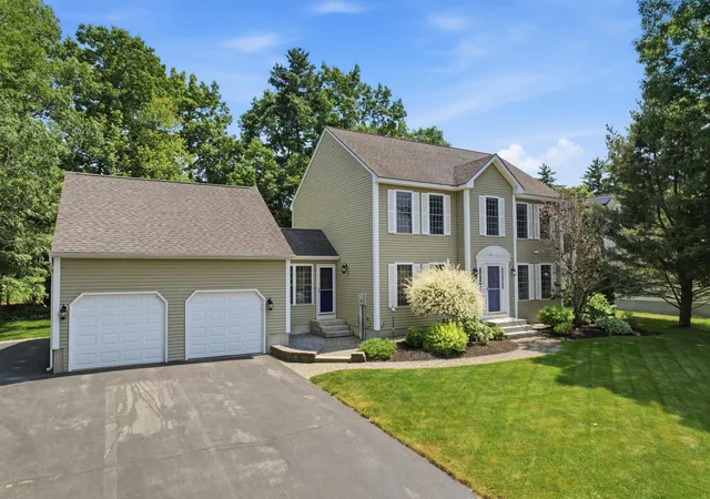 Homes for sale in Hooksett, NH | 57 Lindsay Rd, Hooksett, NH 03106 | MLS# 5094263