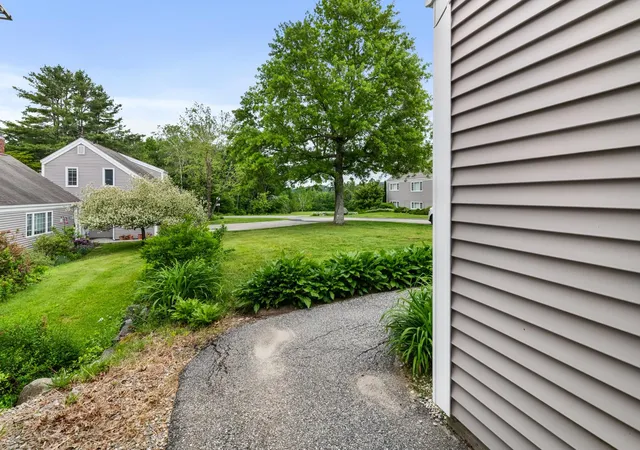 4th image of 49 Hilltop Pl #49, New London, NH 03257 | MLS# 5094279
