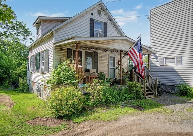 Photo 3 of Single family home for sale at 180 South Main St, Saint Albans, VT 05478 | MLS# 5094427 | Listing updated on 2026-09-18