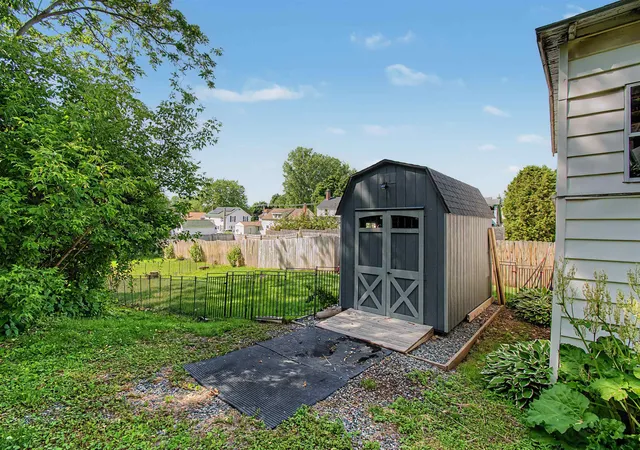 Photo 4 of Single family home for sale at 180 South Main St, Saint Albans, VT 05478 | MLS# 5094427 | Listing updated on 2026-09-18