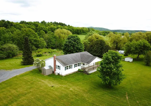 3rd image of 9 Mayselwood Dr, Milton, VT 05468 | MLS# 5094484