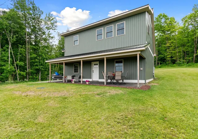 Photo 3 of Single family home for sale at 38 Hillcrest Hts, Saint Albans, VT 05478 | MLS# 5094493 | Listing updated on 2026-08-21
