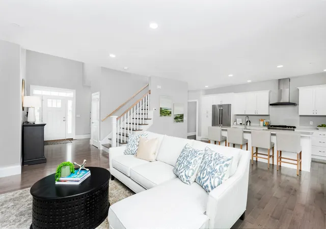 Photo 3 of Single family home for sale at 131 County Rd, Amherst, NH 03031 | MLS# 5094537 | Listing updated on 2026-07-30