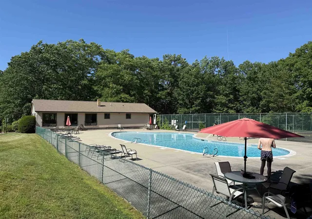 Homes for sale in Manchester, NH | 19 Country Club Dr #32, Manchester, NH 03102 | MLS# 5094557