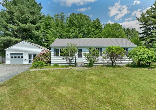 Photo 1 of Single family home for sale at 4 Anagance Ln, Wolfeboro, NH 03894 | MLS# 5094570 | Listing updated on 2026-07-10