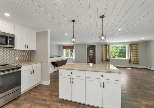 Photo 3 of Single family home for sale at 4 Anagance Ln, Wolfeboro, NH 03894 | MLS# 5094570 | Listing updated on 2026-07-10