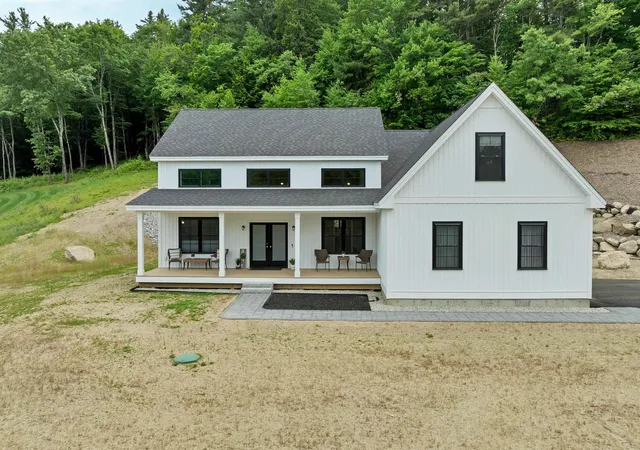 Photo 2 of Single family home for sale at 40 Christian Hill Rd, Amherst, NH 03031 | MLS# 5094629 | Listing updated on 2026-09-17