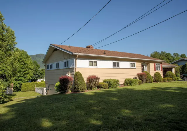 Homes for sale in Rutland, VT | 14 Mountain View Ln, Rutland, VT 05701 | MLS# 5094656