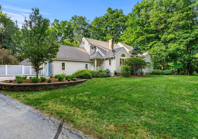 1st image of 301 N Amherst Rd, Bedford, NH 03110 | MLS# 5094687