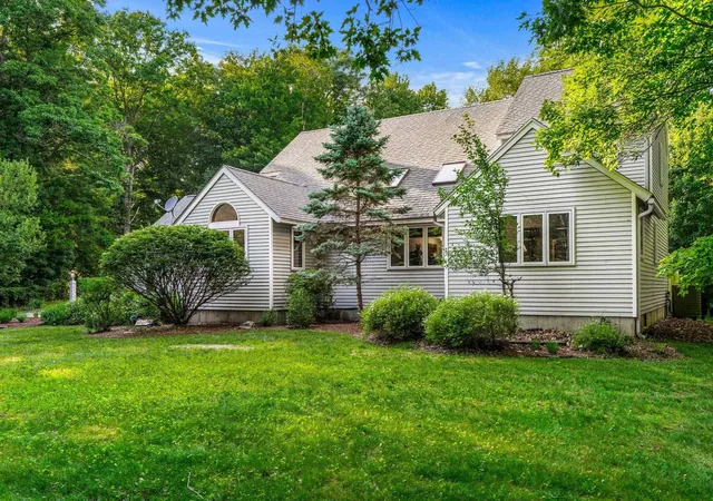 3rd image of 301 N Amherst Rd, Bedford, NH 03110 | MLS# 5094687