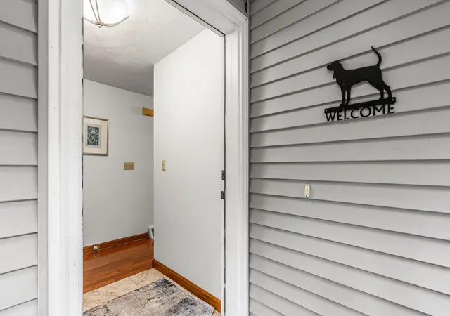 4th image of 301 N Amherst Rd, Bedford, NH 03110 | MLS# 5094687