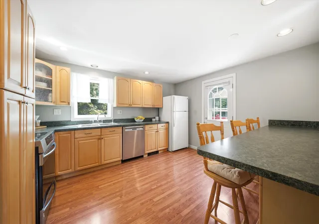 3rd image of 8 Oriole Ln, Londonderry, NH 03053 | MLS# 5094721