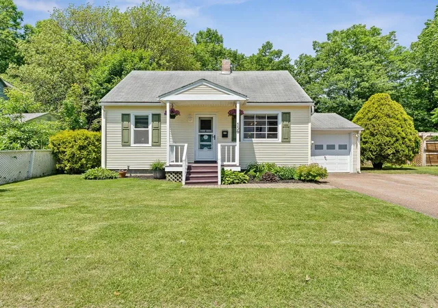 1st image of 156 Woodlawn Rd, Burlington, VT 05408 | MLS# 5094722