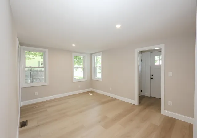 4th image of 32 Raymond Rd, Auburn, NH 03032 | MLS# 5094761