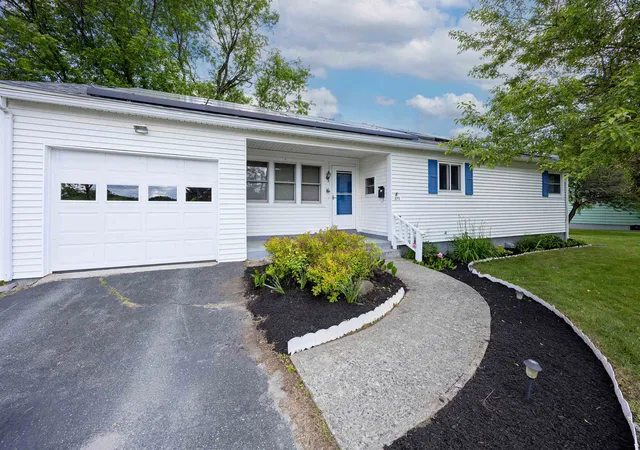 1st image of 375 Concord Ave, Saint Johnsbury, VT 05819 | MLS# 5094765