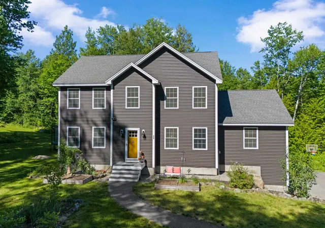 Photo 2 of Single family home for sale at 594 Kearsarge Ave, Contoocook, NH 03229 | MLS# 5094787 | Listing updated on 2026-08-22