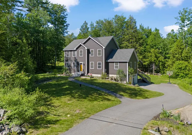 Photo 3 of Single family home for sale at 594 Kearsarge Ave, Contoocook, NH 03229 | MLS# 5094787 | Listing updated on 2026-08-22