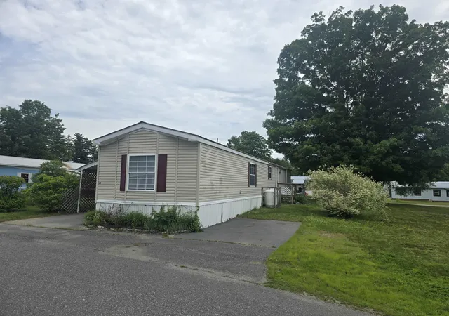 Photo 2 of Manufactured home for sale at 7 Crown Point Dr #B, Charlestown, NH 03603 | MLS# 5094802 | Listing updated on 2026-06-24