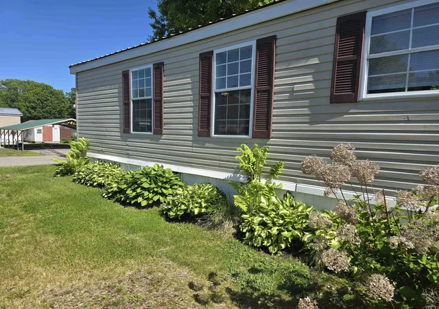 Photo 3 of Manufactured home for sale at 7 Crown Point Dr #B, Charlestown, NH 03603 | MLS# 5094802 | Listing updated on 2026-06-24