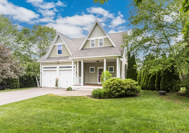 Photo 1 of Single family home for sale at 194 Spinney Rd, Portsmouth, NH 03801 | MLS# 5094810 | Listing updated on 2026-06-29