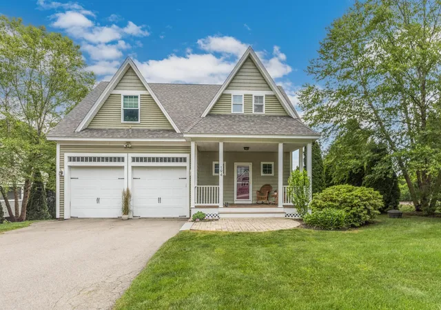 Photo 1 of Single family home for sale at 194 Spinney Rd, Portsmouth, NH 03801 | MLS# 5094810 | Listing updated on 2026-06-29