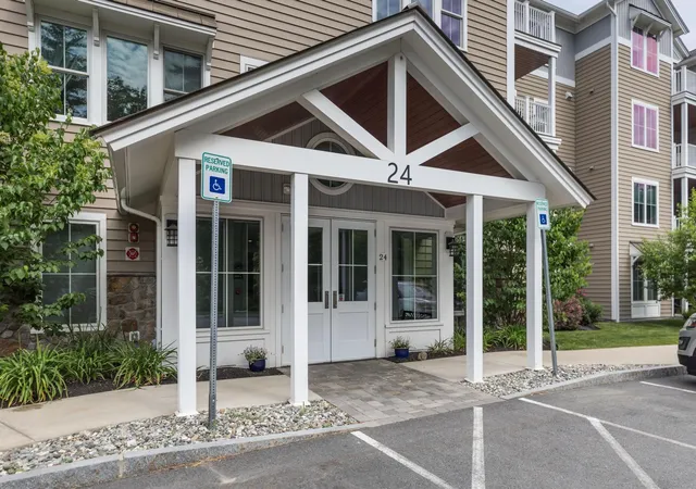 Homes for sale in Exeter, NH | 24 Willey Creek Rd #105, Exeter, NH 03833 | MLS# 5094834