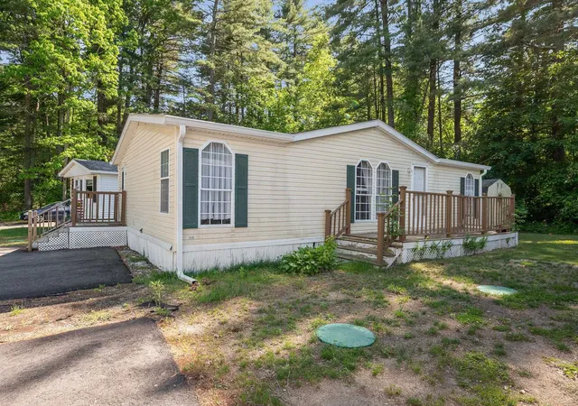 1st image of 3 Robyn Ct, Litchfield, NH 03052 | MLS# 5094846