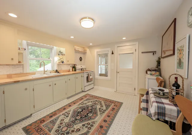Photo 4 of Single family home for sale at 7 Old Stage Rd, Dover, NH 03820 | MLS# 5094863 | Listing updated on 2026-06-23