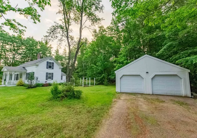 Photo 3 of Single family home for sale at 173 Tamworth Rd, Tamworth, NH 03886 | MLS# 5094884 | Listing updated on 2026-09-18