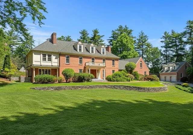 2nd image of 56 Oak Dr, Bedford, NH 03110 | MLS# 5094918