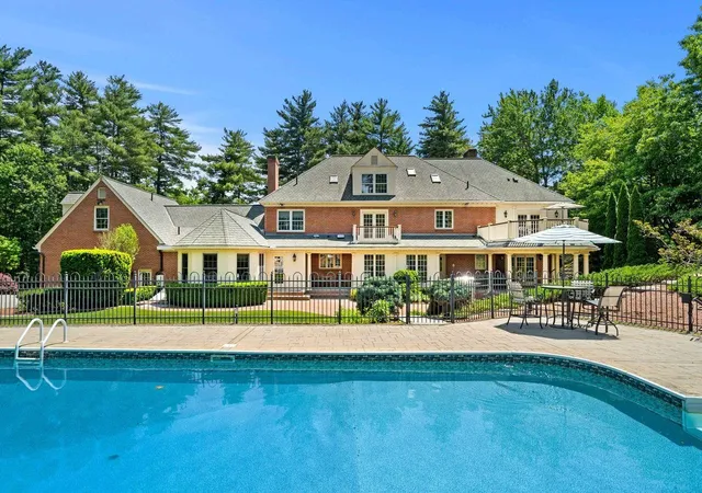 3rd image of 56 Oak Dr, Bedford, NH 03110 | MLS# 5094918