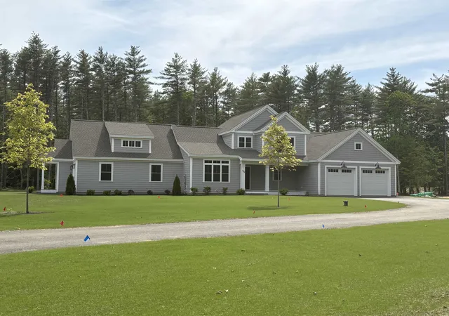 Photo 2 of Single family home for sale at 137 County Rd, Amherst, NH 03031 | MLS# 5094951 | Listing updated on 2026-07-30