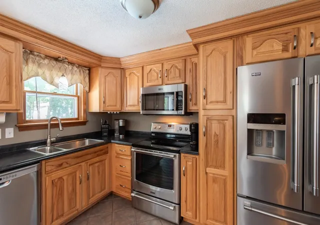2nd image of 96 Ellingwood St, Manchester, NH 03103 | MLS# 5095077