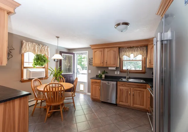 4th image of 96 Ellingwood St, Manchester, NH 03103 | MLS# 5095077