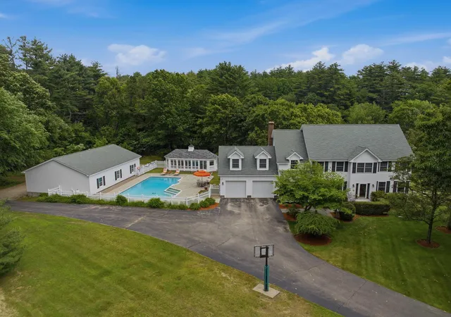 2nd image of 66a Merrimack Rd, Amherst, NH 03031 | MLS# 5095099