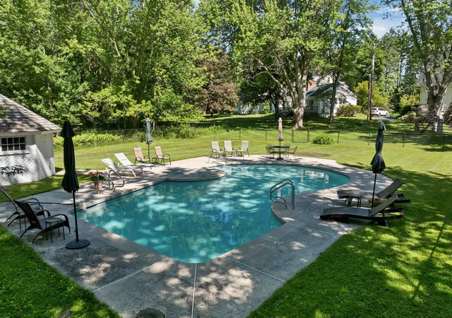 4th image of 4 Farmhouse Ln, Wolfeboro, NH 03894 | MLS# 5095131