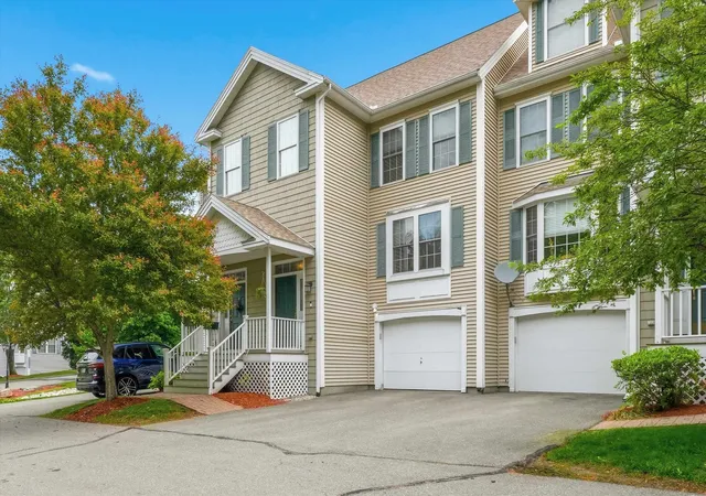 Townhouse for sale at 3 Georgetown Dr #3, Nashua, NH 03062 | MLS# 5095163