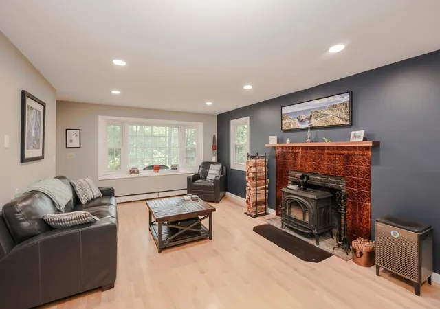 Homes for sale in Durham, NH | 1 Woodridge Rd, Durham, NH 03824 | MLS# 5095172