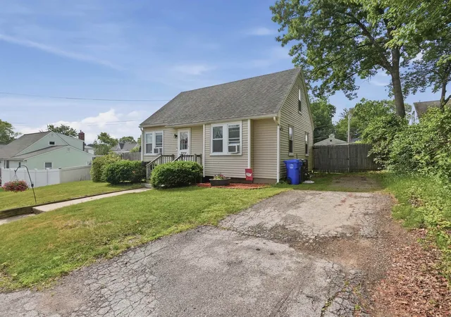 3rd image of 40 Mcguigan Ave, Manchester, NH 03103 | MLS# 5095196