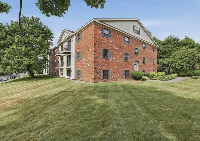 Homes for sale in Derry, NH | 1 Bristol Ct #211, Derry, NH 03038 | MLS# 5095243