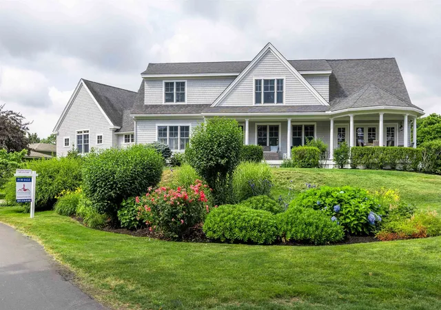Photo 1 of Single family home for sale at 31 Pleasant Point Dr, Portsmouth, NH 03801 | MLS# 5095255 | Listing updated on 2026-08-03