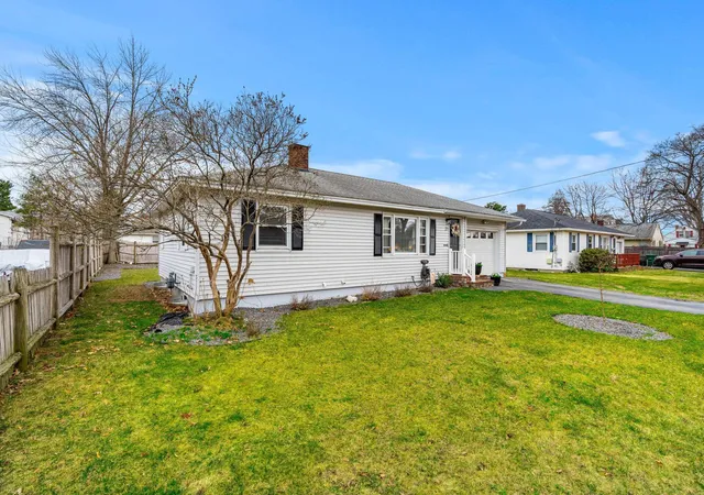 2nd image of 21 Hayden St, Nashua, NH 03060 | MLS# 5095273