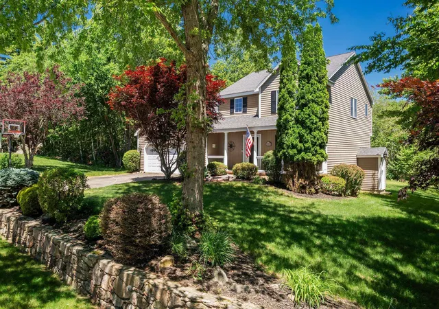 2nd image of 3 Meadowlark Dr, York, ME 03909 | MLS# 5095308