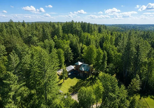 Homes for sale in Londonderry, VT | 224 Cobble Ridge Rd, Londonderry, VT 05148 | MLS# 5095311