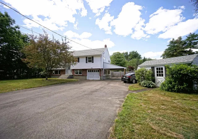 Photo 1 of Single family home for sale at 20 Ayer Cir, Seabrook, NH 03874 | MLS# 5095335 | Listing updated on 2026-06-24