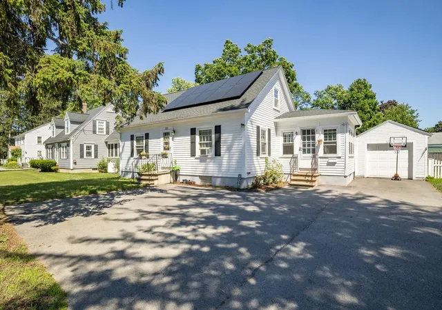 Photo 1 of Single family home for sale at 352 High St, Somersworth, NH 03878 | MLS# 5095351 | Listing updated on 2026-07-30
