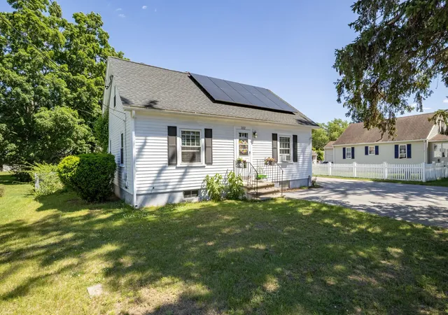 Homes for sale in Somersworth, NH | 352 High St, Somersworth, NH 03878 | MLS# 5095351